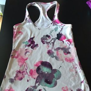 Lululemon tank